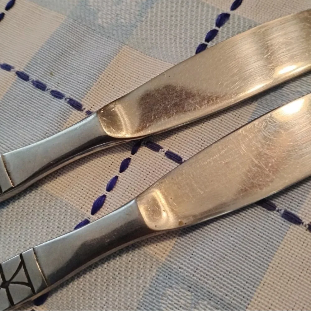 Oneida Northland Impulse Stainless‎ Flatware 2 Butter Knives Butterknives